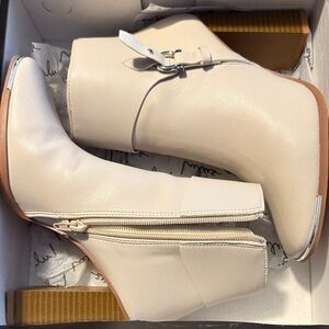 Lulu's Off-White Ankle Booties